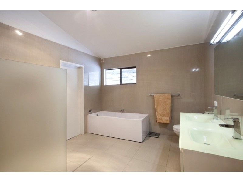 354 Lake Cooroibah Road, Cooroibah QLD 4565