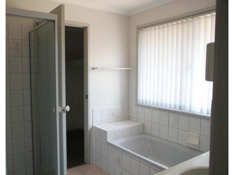 1 Northbrook St, Sinnamon Park QLD 4073