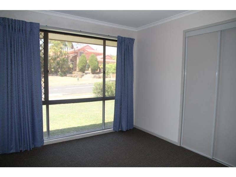 1 Northbrook St, Sinnamon Park QLD 4073