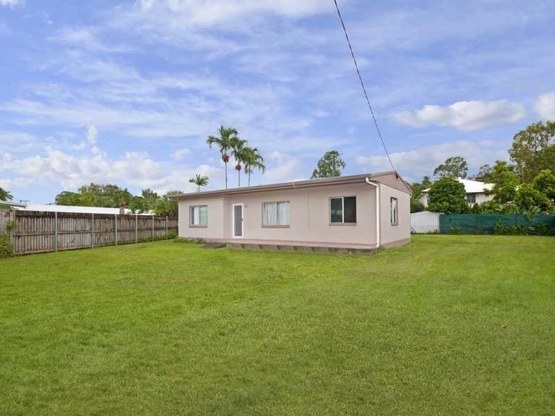 9 Greenfield Close, Mooroobool QLD 4870