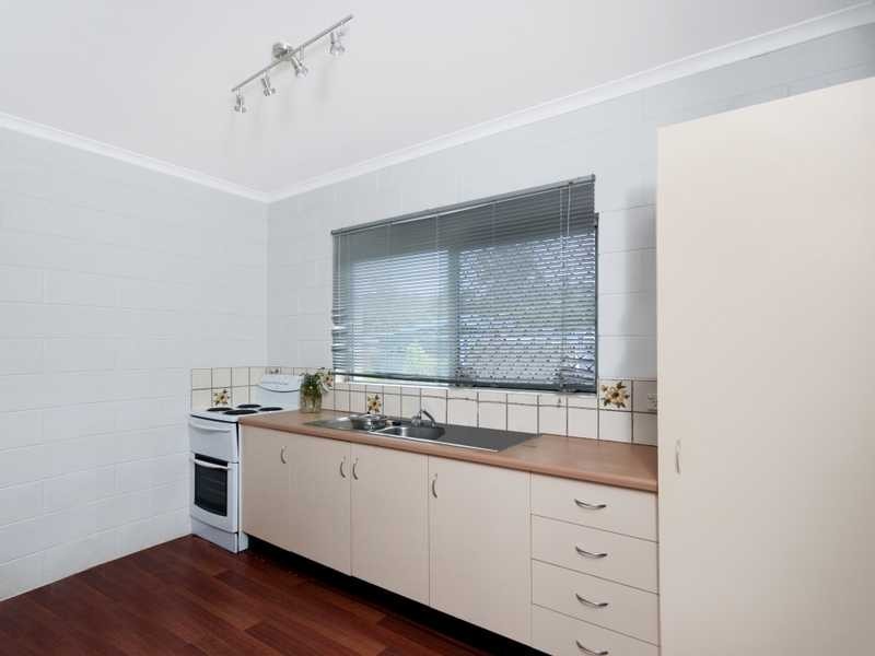 9 Greenfield Close, Mooroobool QLD 4870