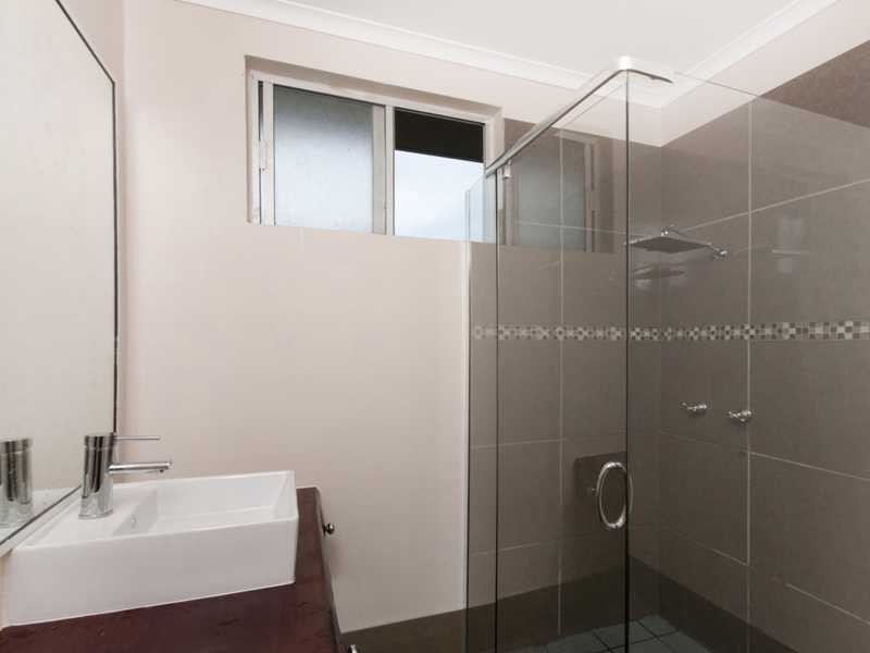 9 Greenfield Close, Mooroobool QLD 4870