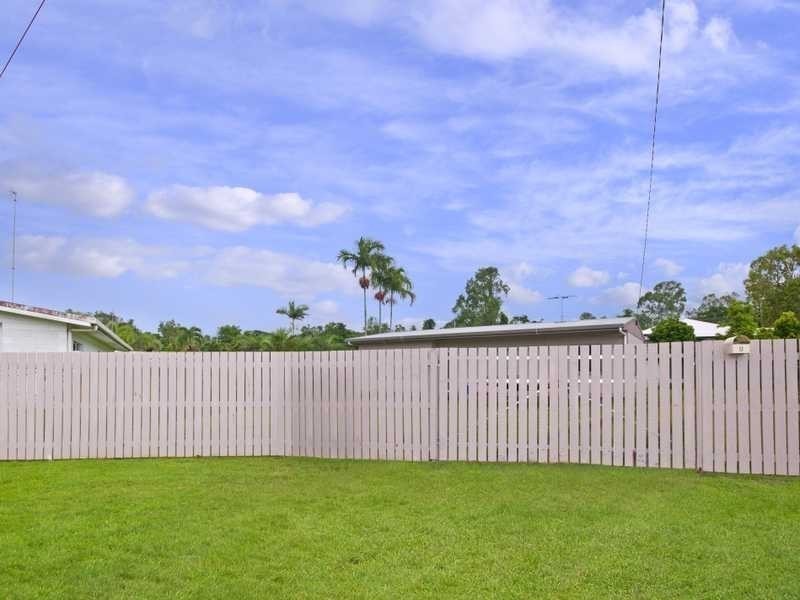 9 Greenfield Close, Mooroobool QLD 4870