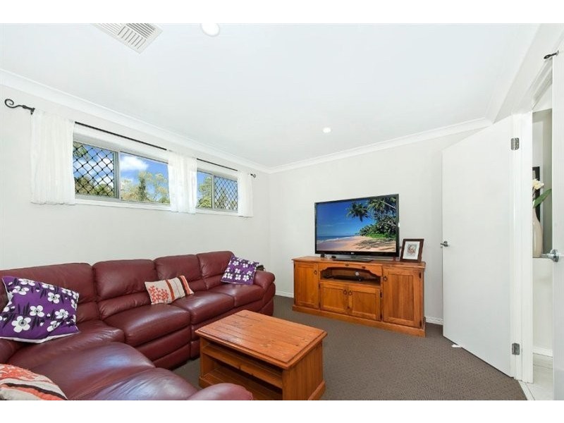 2 Lyrebird Crescent, Upper Kedron QLD 4055