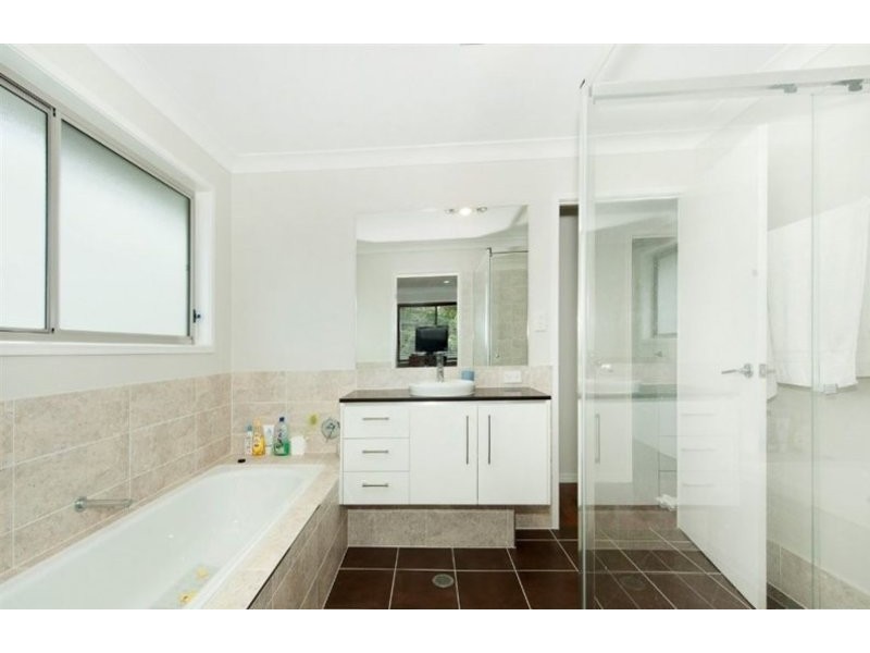 2 Lyrebird Crescent, Upper Kedron QLD 4055