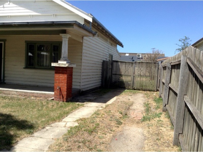 13 Raven, Geelong West VIC 3218