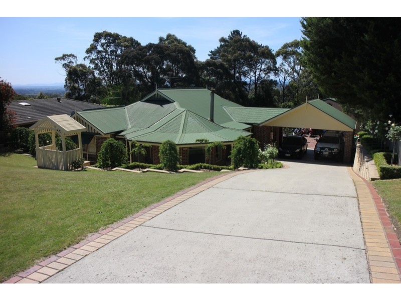 13 Fairway Drive, Newborough VIC 3825