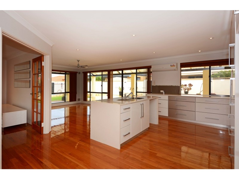 71 Cristobal Cresent, Mindarie WA 6030