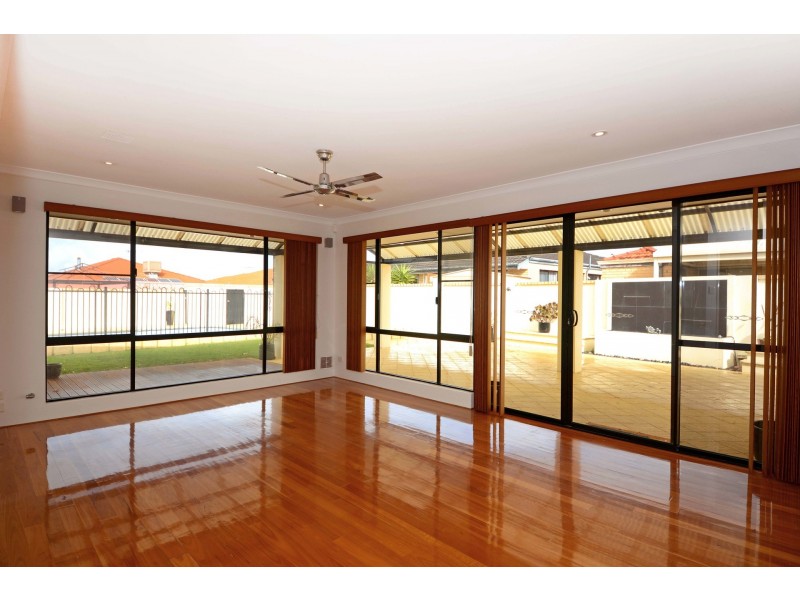 71 Cristobal Cresent, Mindarie WA 6030