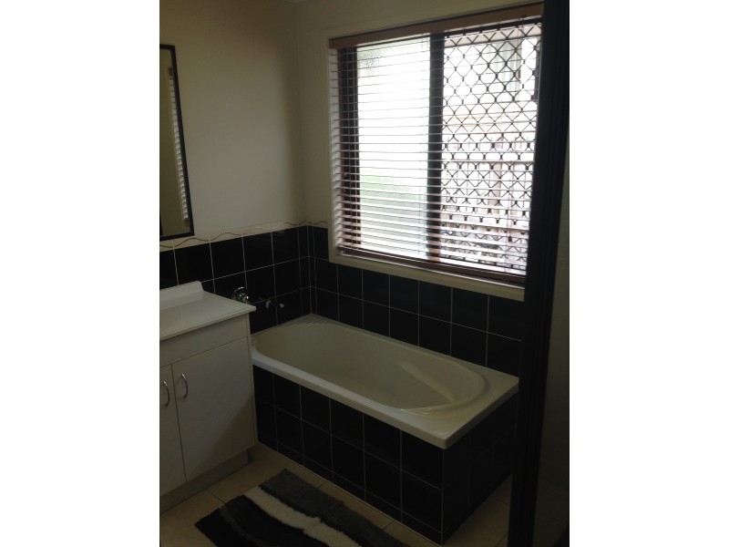 8 Lance Street, Bucasia QLD 4750