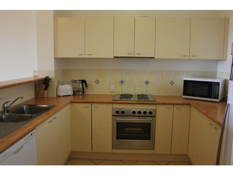 20/24-28 Martinez Avenue, West End QLD 4810