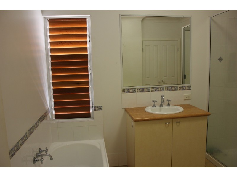 20/24-28 Martinez Avenue, West End QLD 4810