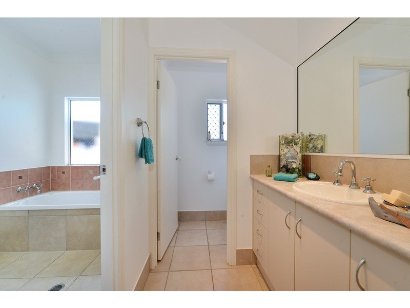 13 MACARTHUR CLOSE, Palm Cove QLD 4879