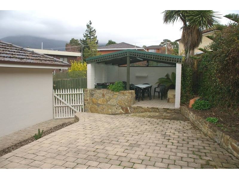 17 Stratton Avenue, Lenah Valley TAS 7008