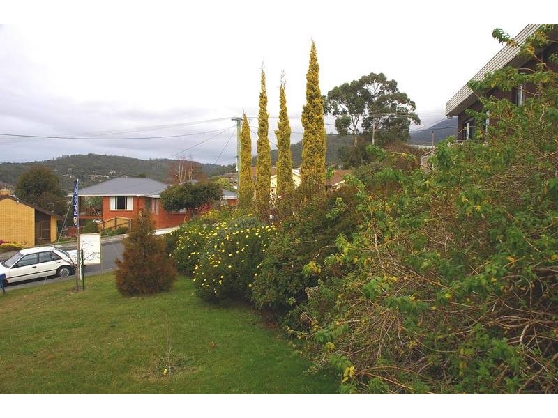 17 Stratton Avenue, Lenah Valley TAS 7008