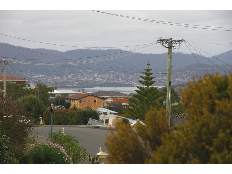 17 Stratton Avenue, Lenah Valley TAS 7008