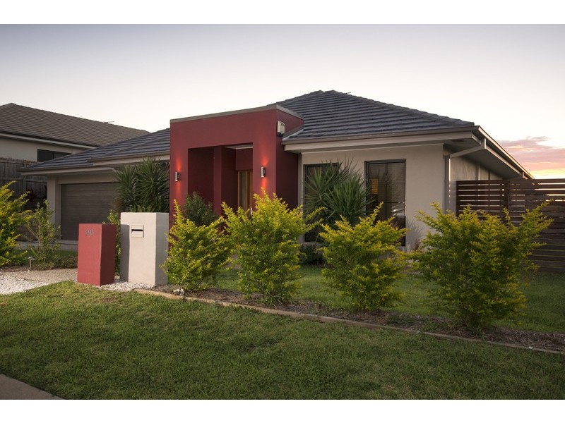 215 Lakeside Ave, Springfield Lakes QLD 4300