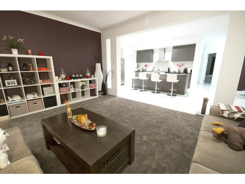 215 Lakeside Ave, Springfield Lakes QLD 4300