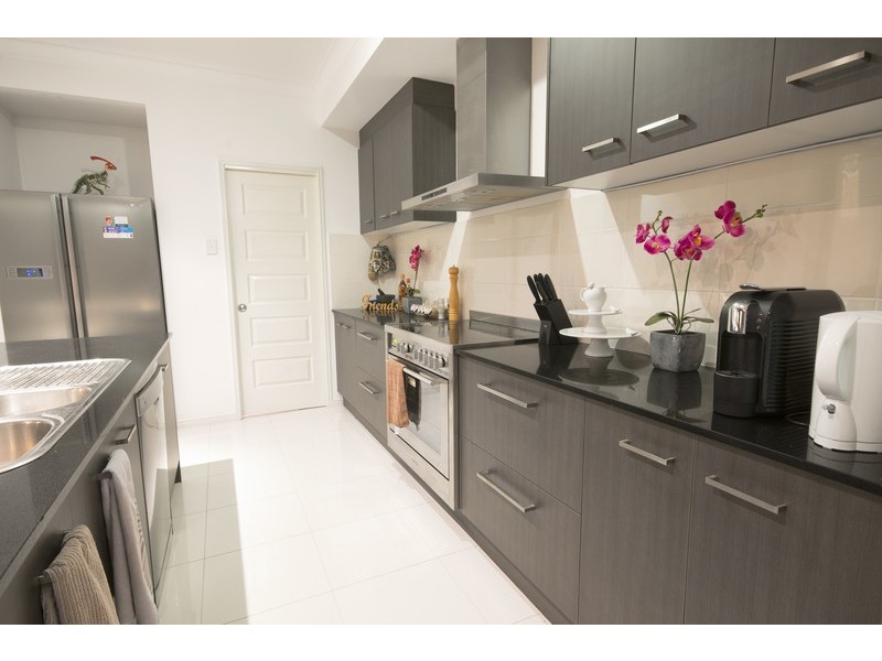 215 Lakeside Ave, Springfield Lakes QLD 4300