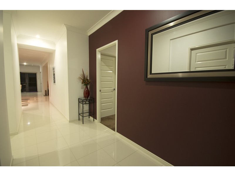 215 Lakeside Ave, Springfield Lakes QLD 4300