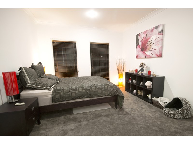 215 Lakeside Ave, Springfield Lakes QLD 4300