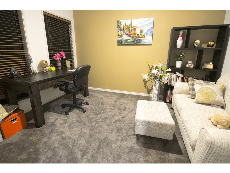 215 Lakeside Ave, Springfield Lakes QLD 4300