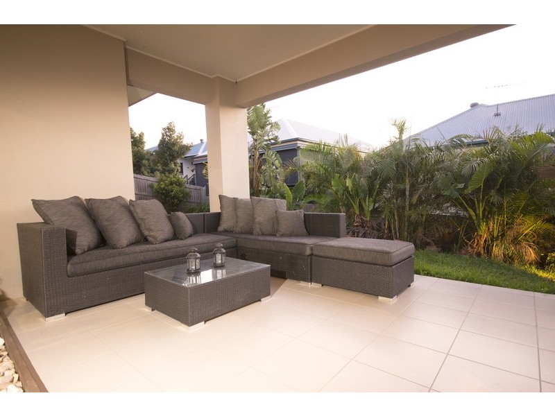 215 Lakeside Ave, Springfield Lakes QLD 4300