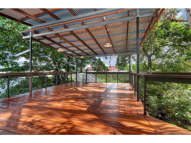 28 Loeven Street, Cairns QLD 4870