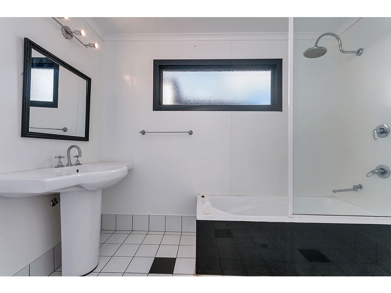 28 Loeven Street, Cairns QLD 4870