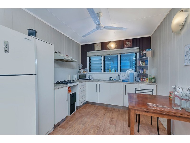28 Loeven Street, Cairns QLD 4870