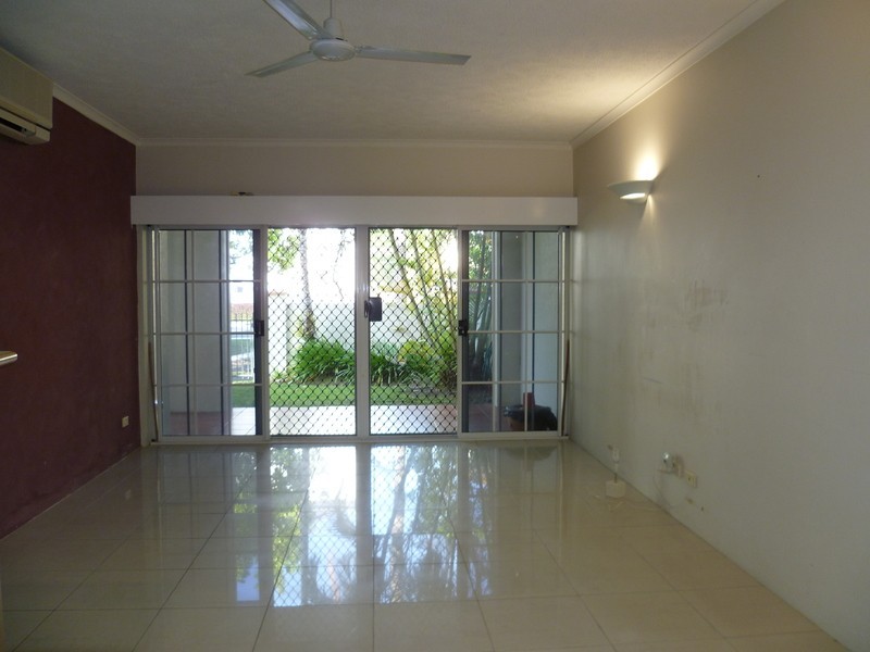 2/327-329 Lake Street, Cairns QLD 4870