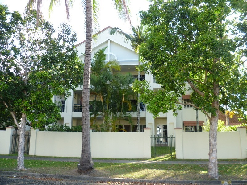 2/327-329 Lake Street, Cairns QLD 4870