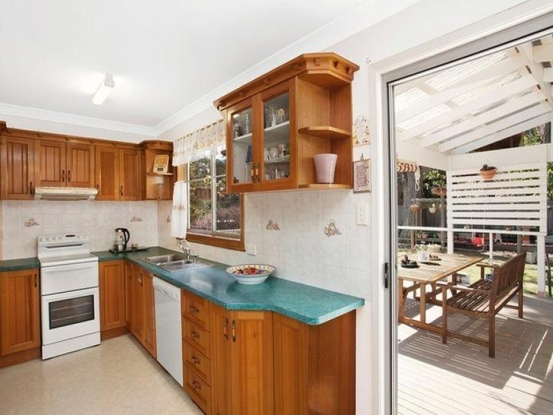 9 Wistaria Street, Wyoming NSW 2250