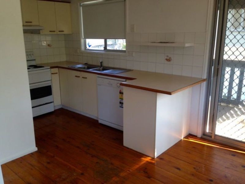 32 Poinsettia Parade, Varsity Lakes QLD 4227