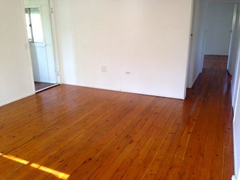 32 Poinsettia Parade, Varsity Lakes QLD 4227