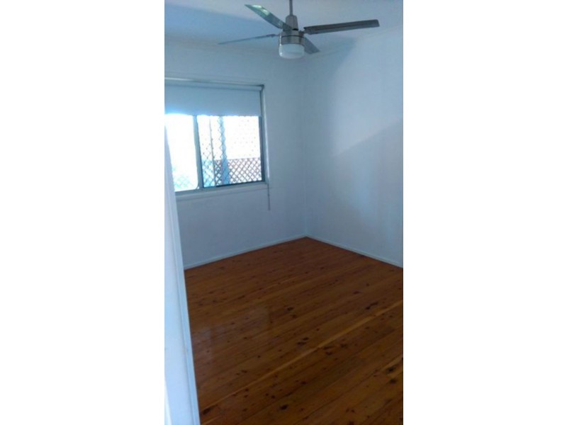 32 Poinsettia Parade, Varsity Lakes QLD 4227