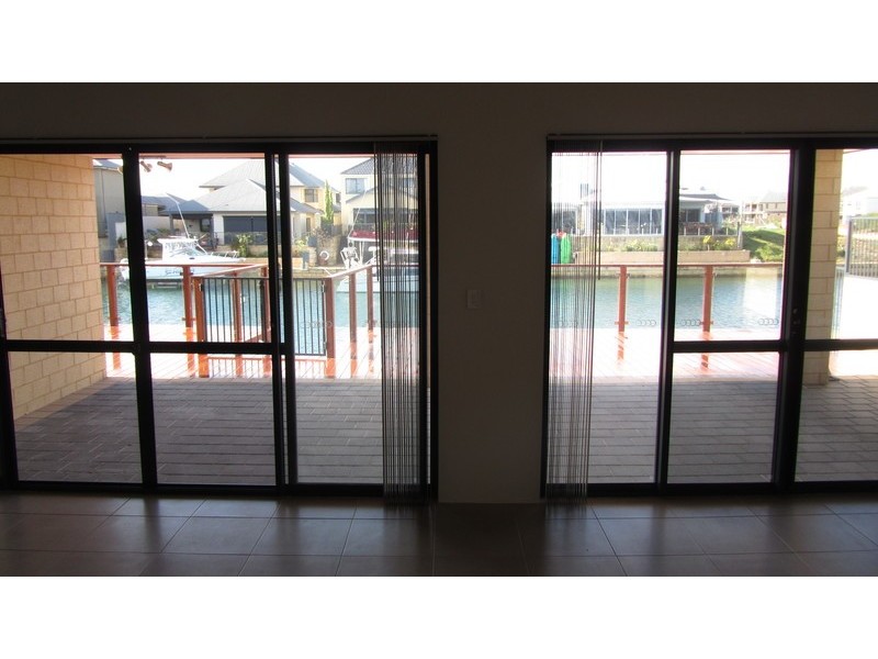 31 Queen Pararde, Wannanup WA 6210