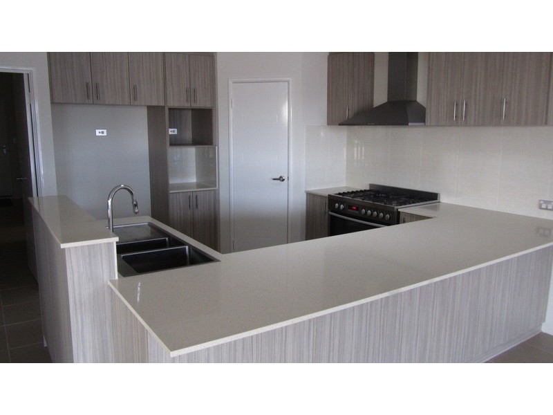 31 Queen Pararde, Wannanup WA 6210