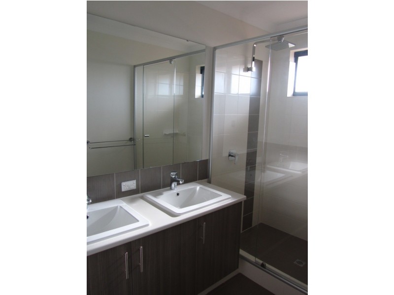 31 Queen Pararde, Wannanup WA 6210