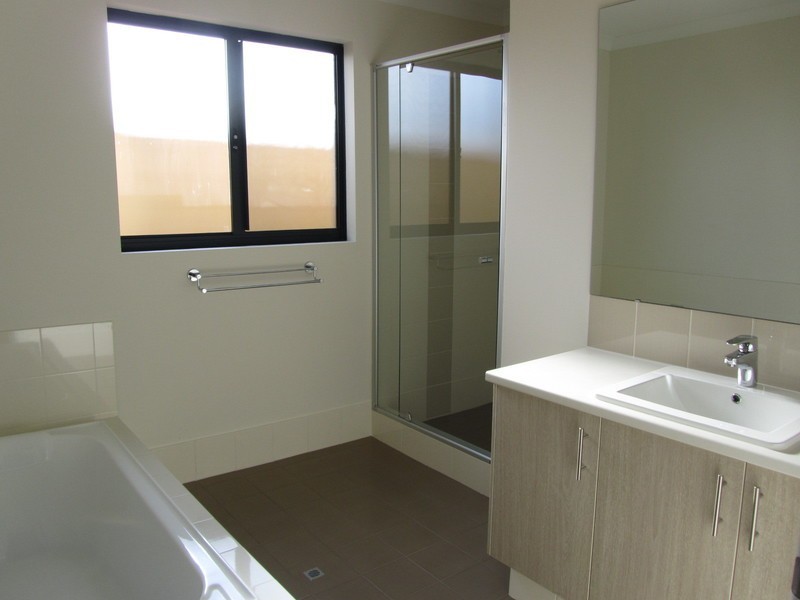 31 Queen Pararde, Wannanup WA 6210