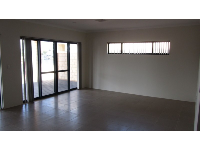 31 Queen Pararde, Wannanup WA 6210