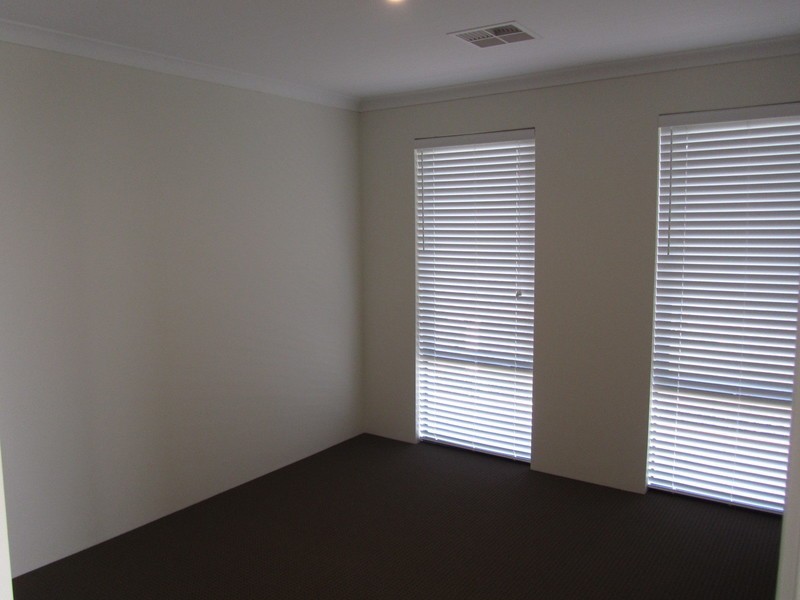 31 Queen Pararde, Wannanup WA 6210