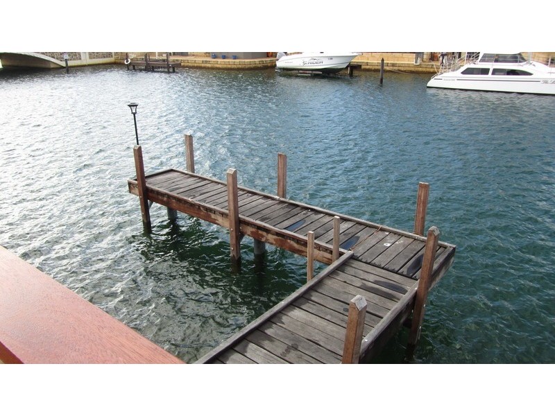 31 Queen Pararde, Wannanup WA 6210