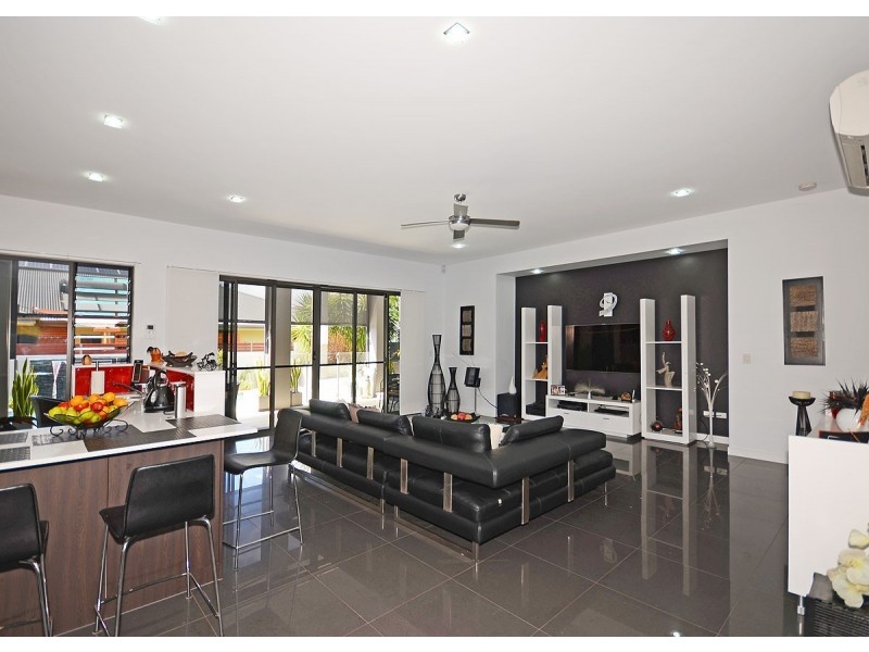 8 Pohlman Court, Scarness QLD 4655