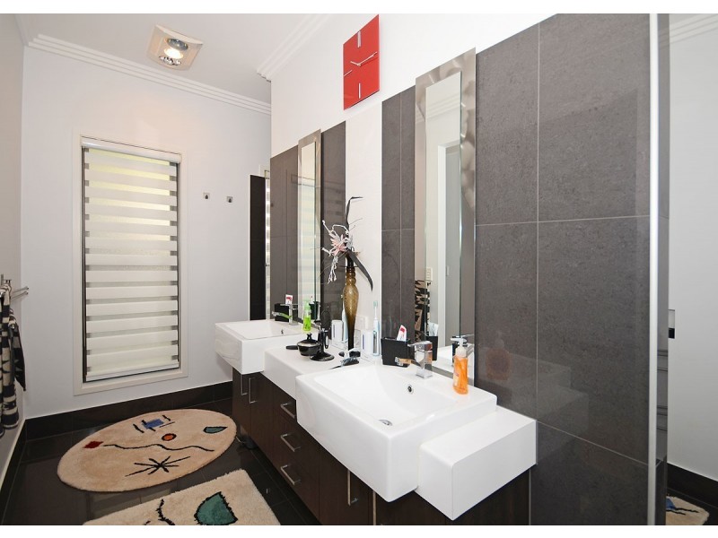 8 Pohlman Court, Scarness QLD 4655