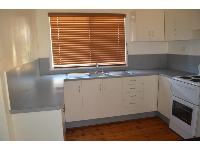 24 Roberts Street, South Gladstone QLD 4680