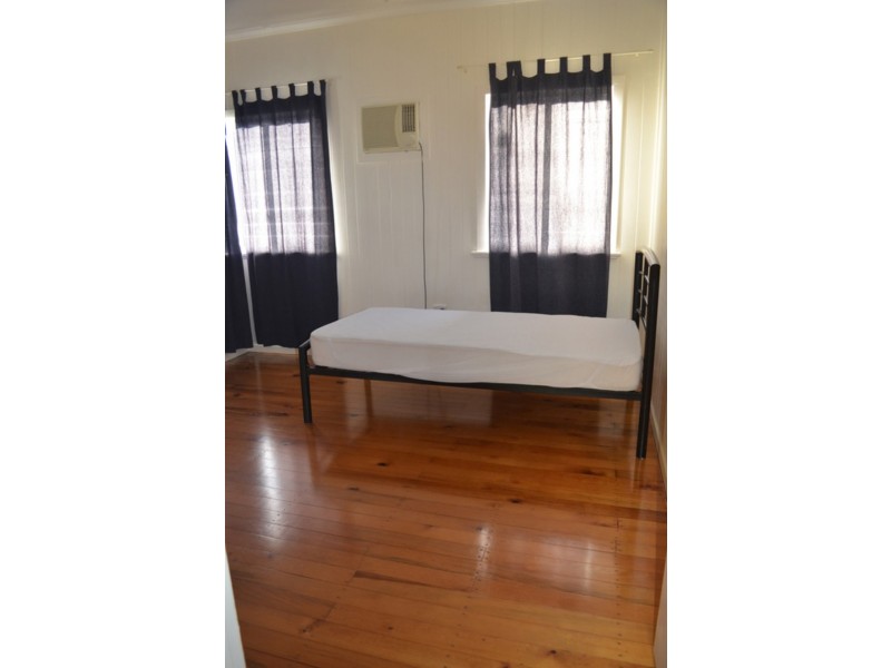 24 Roberts Street, South Gladstone QLD 4680