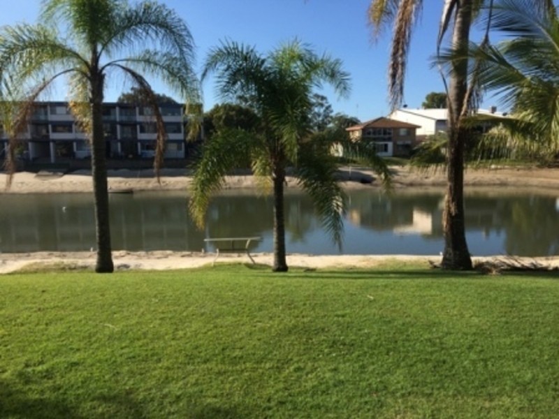 2/10 Akeringa Place, Mooloolaba QLD 4557