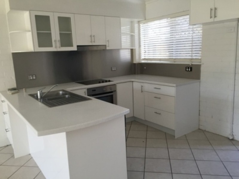 2/10 Akeringa Place, Mooloolaba QLD 4557