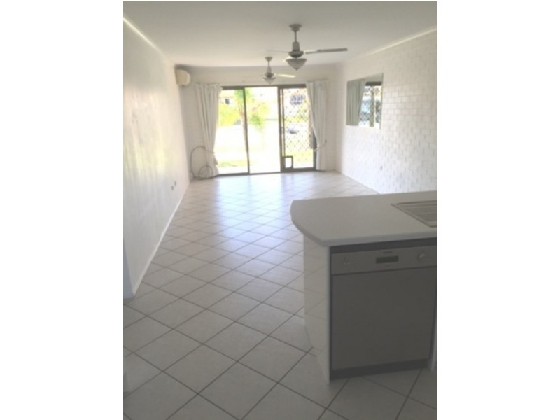 2/10 Akeringa Place, Mooloolaba QLD 4557